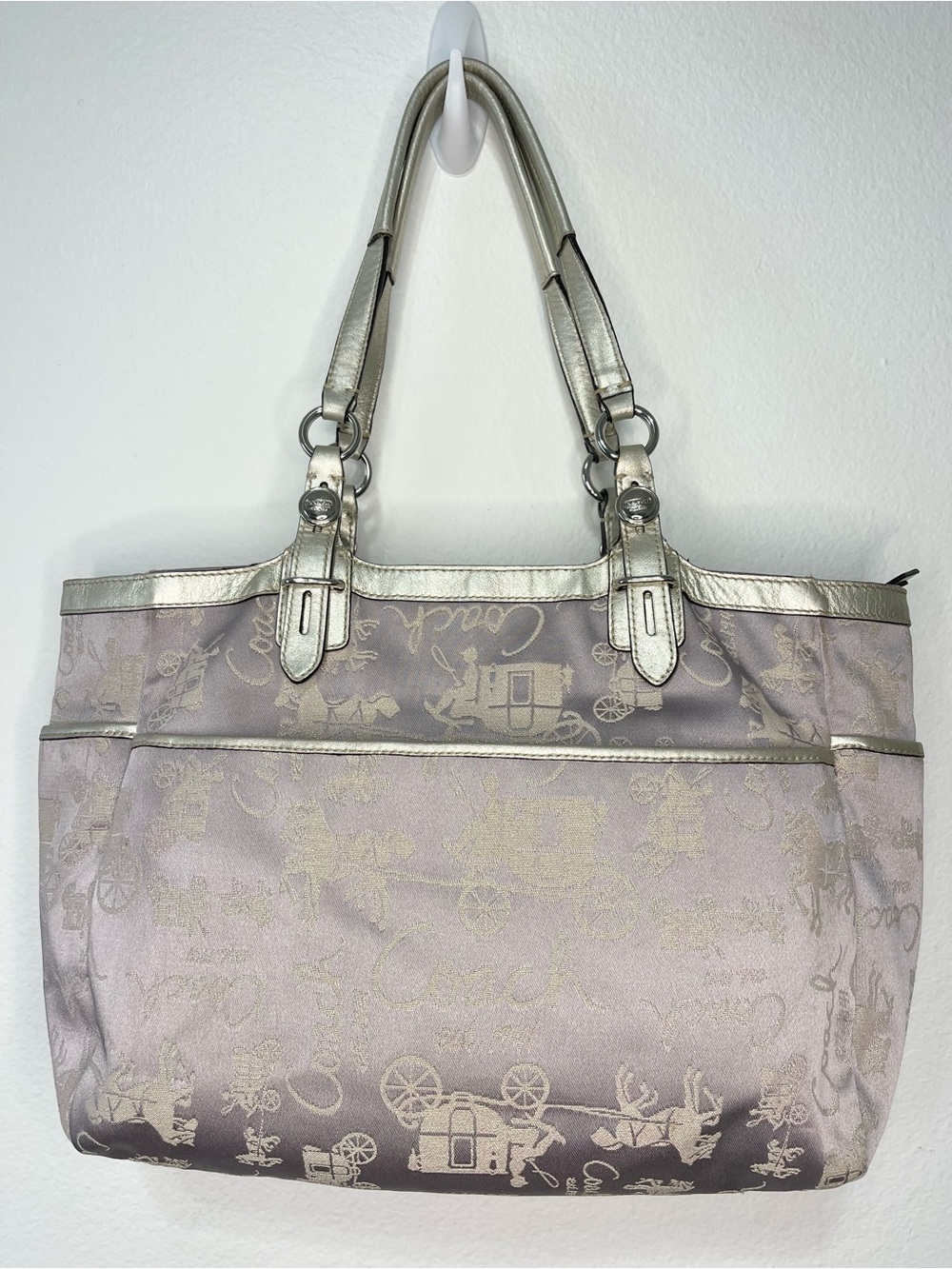 Coach Ashley Signature Horse & Carriage
Shoulder Bag A1163-F16881 EUC - Picture 3 of 17